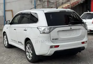 Mitsubishi Outlander 2013 White