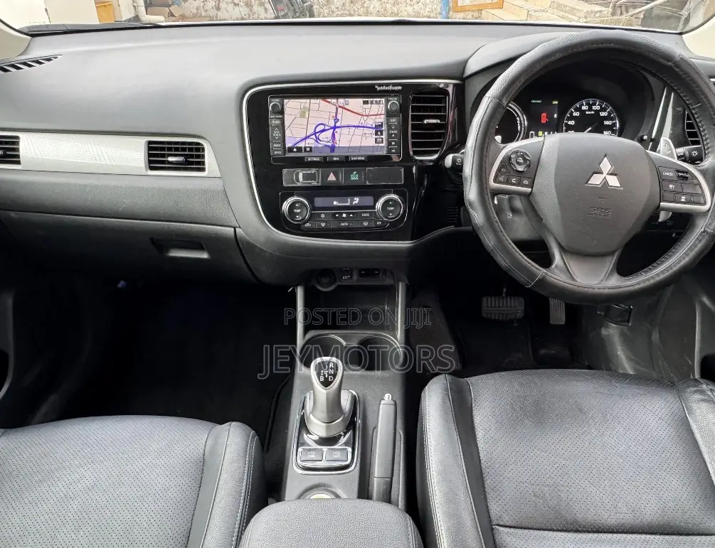 Mitsubishi Outlander 2013 White
