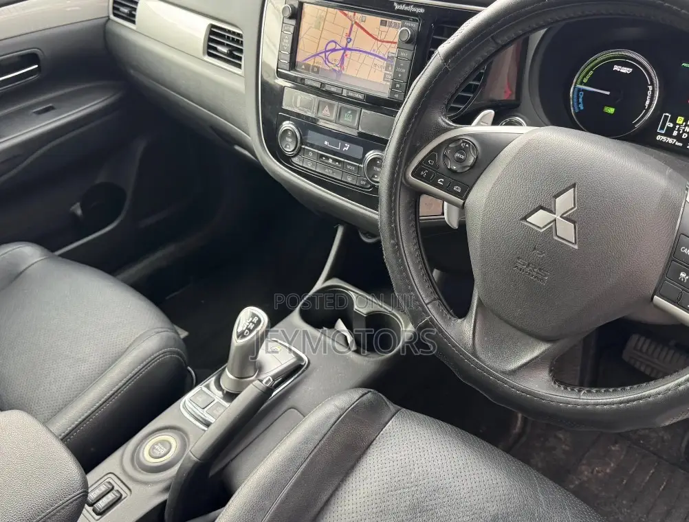 Mitsubishi Outlander 2013 White