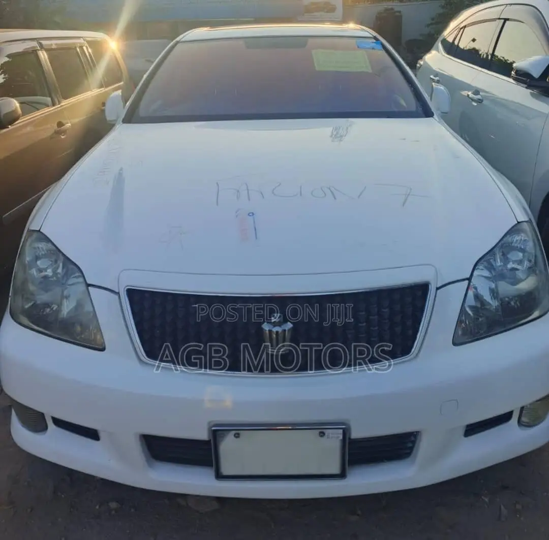 Toyota Crown 2006 White