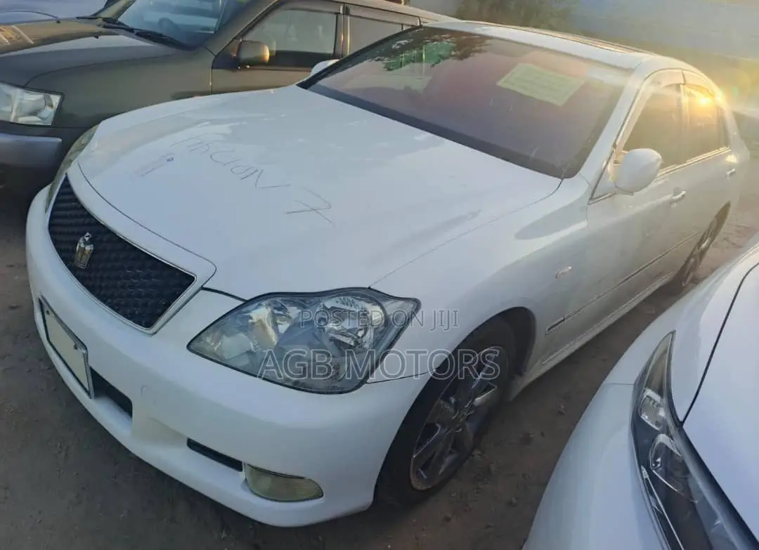Toyota Crown 2006 White