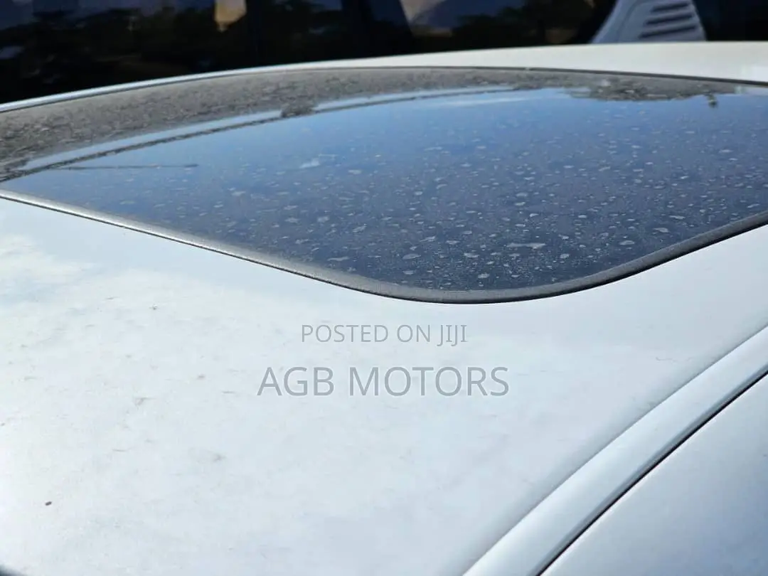 Toyota Crown 2006 White