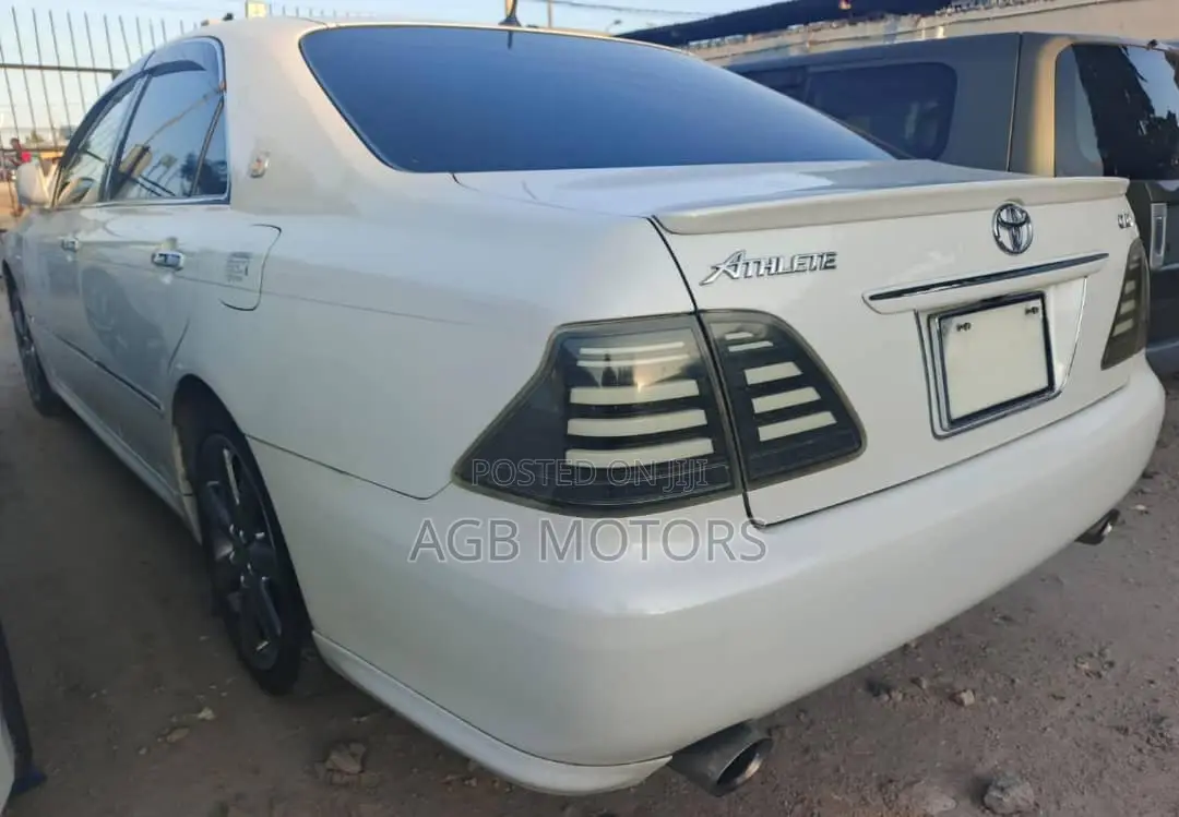Toyota Crown 2006 White
