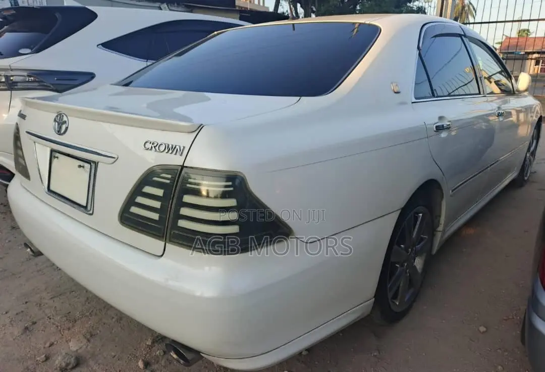 Toyota Crown 2006 White