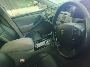 Toyota Crown 2006 White