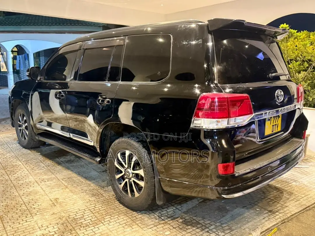 Toyota Land Cruiser 2010 Black