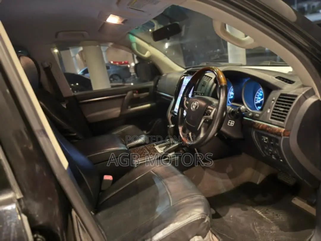Toyota Land Cruiser 2010 Black