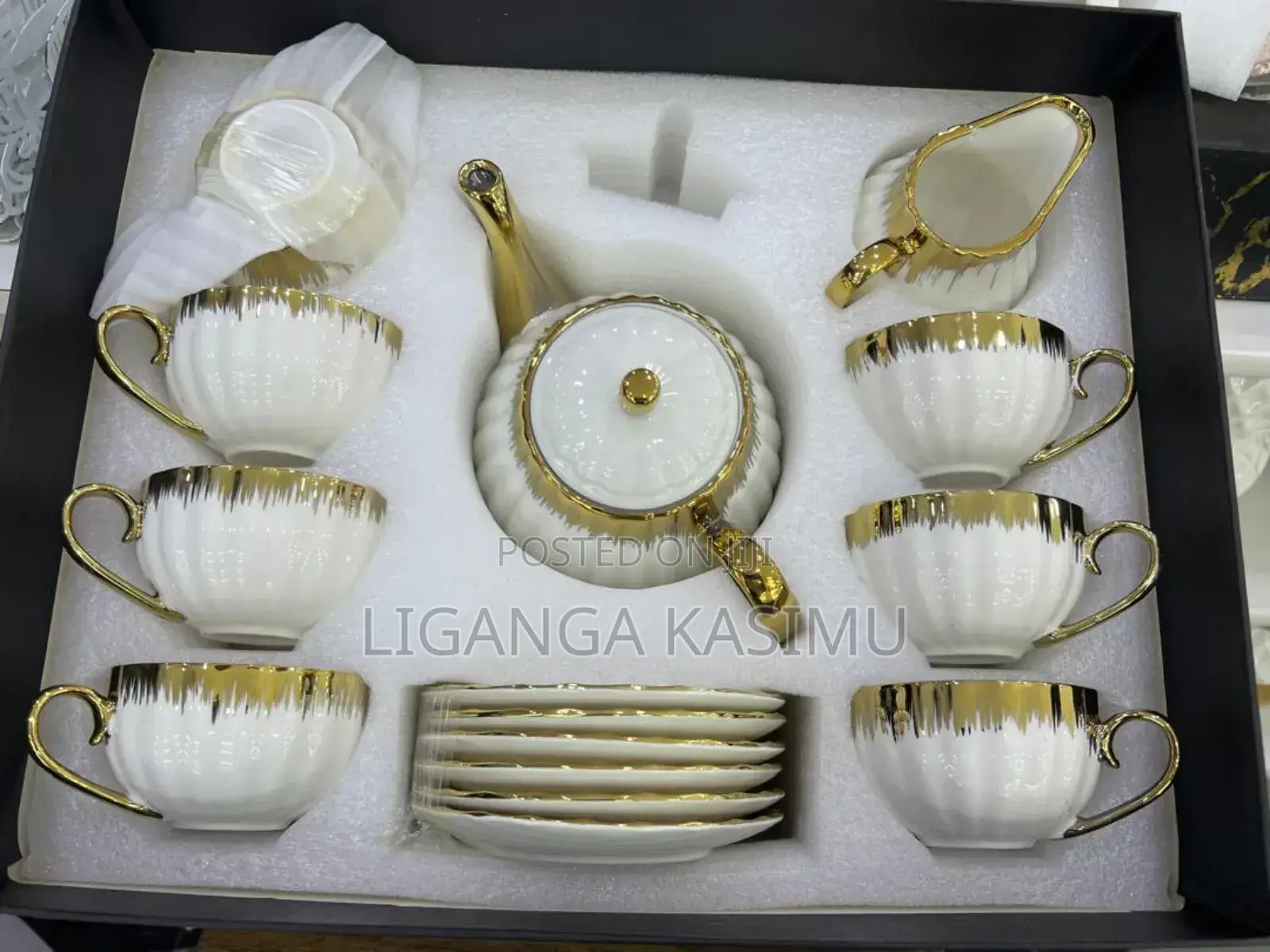 Tea Set Gold and White