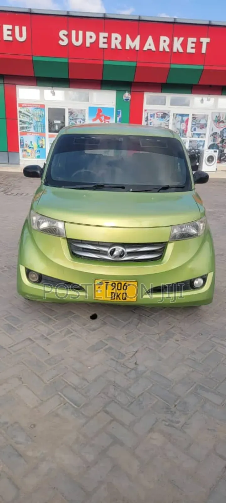 Toyota bB 2006 Green