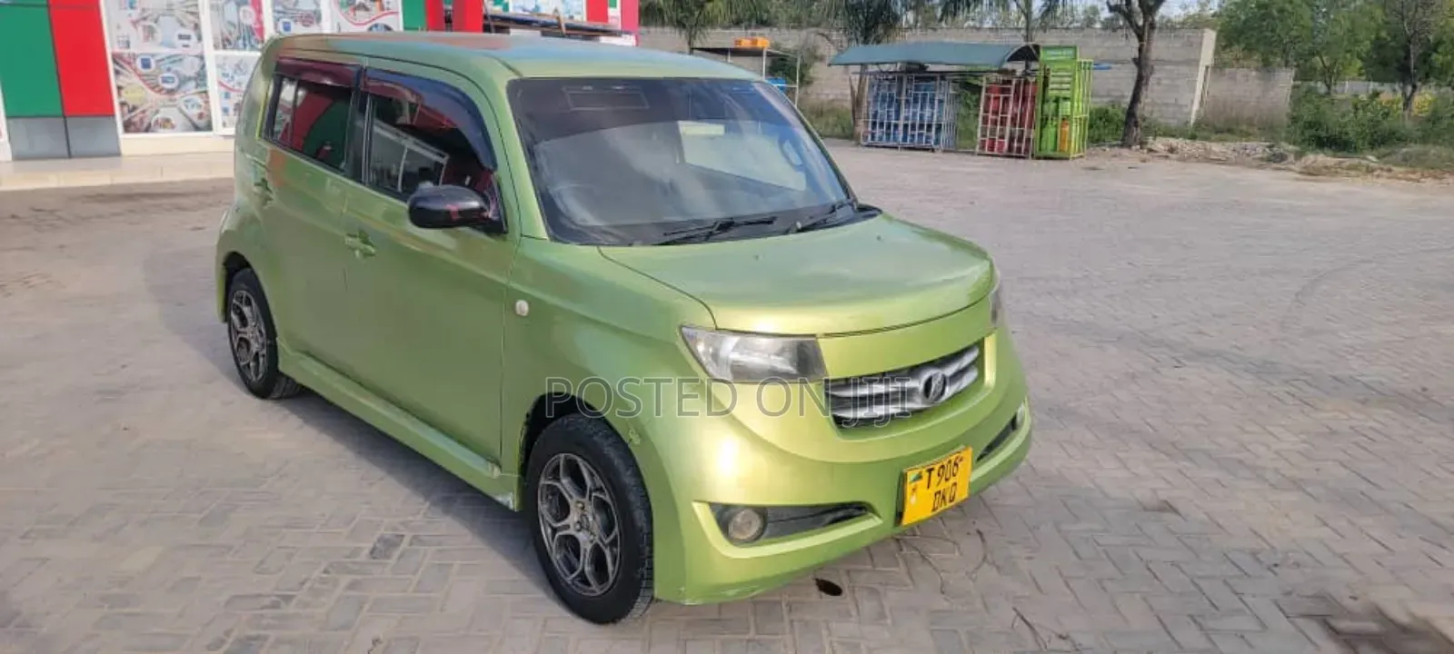 Toyota bB 2006 Green