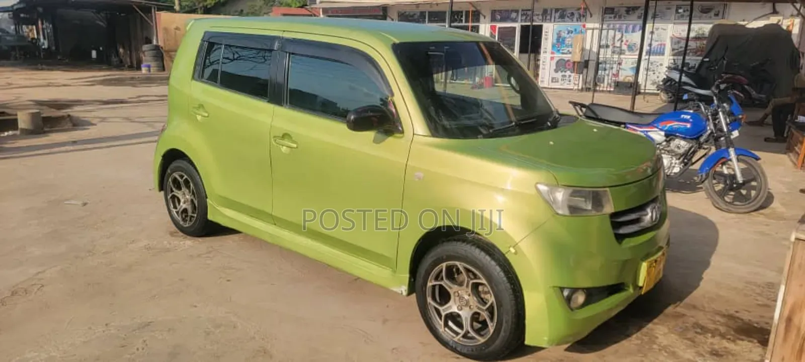 Toyota bB 2006 Green