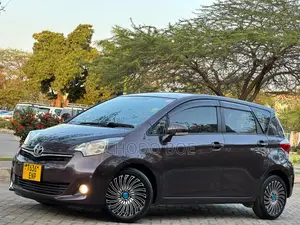 Toyota Ractis 2011 Burgundy