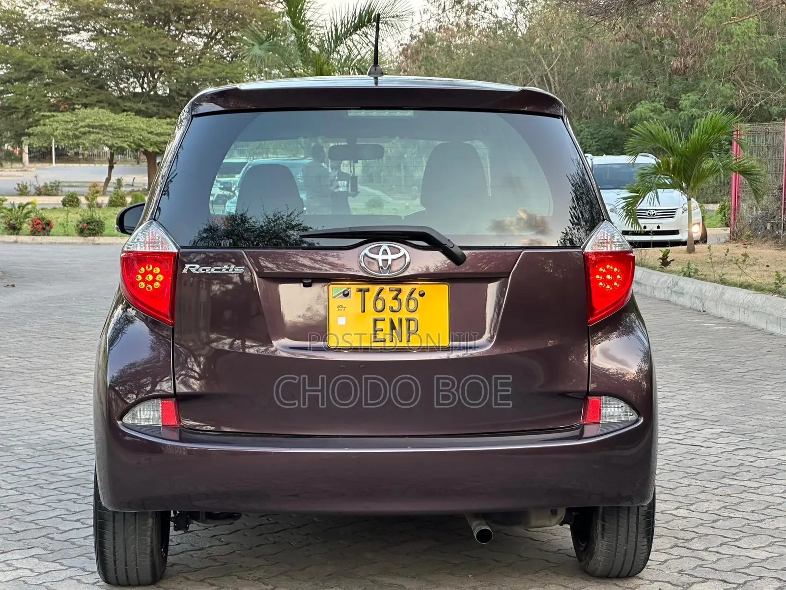 Toyota Ractis 2011 Burgundy