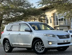 Toyota Vanguard 2010 White