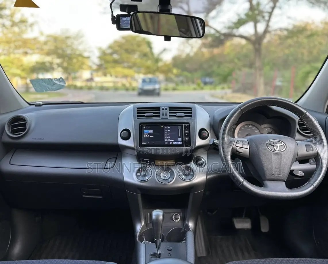 Toyota Vanguard 2010 White