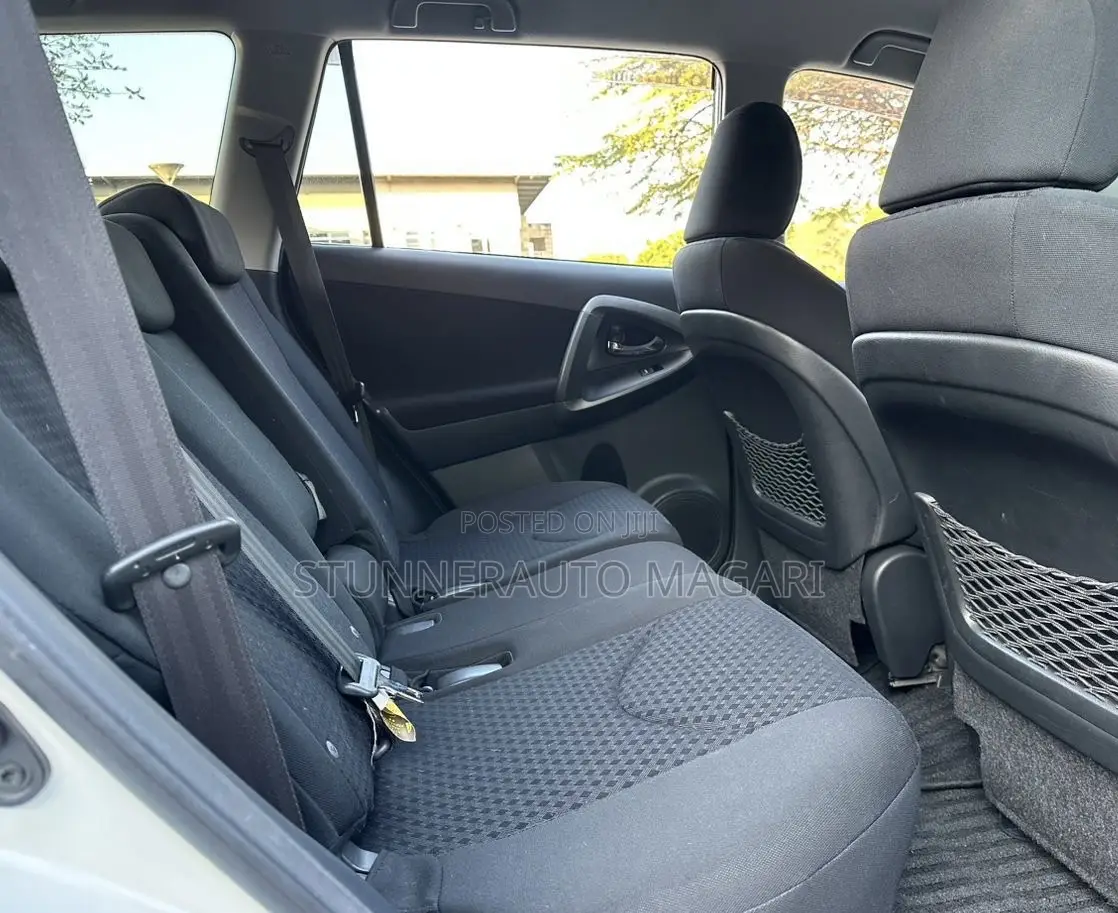 Toyota Vanguard 2010 White