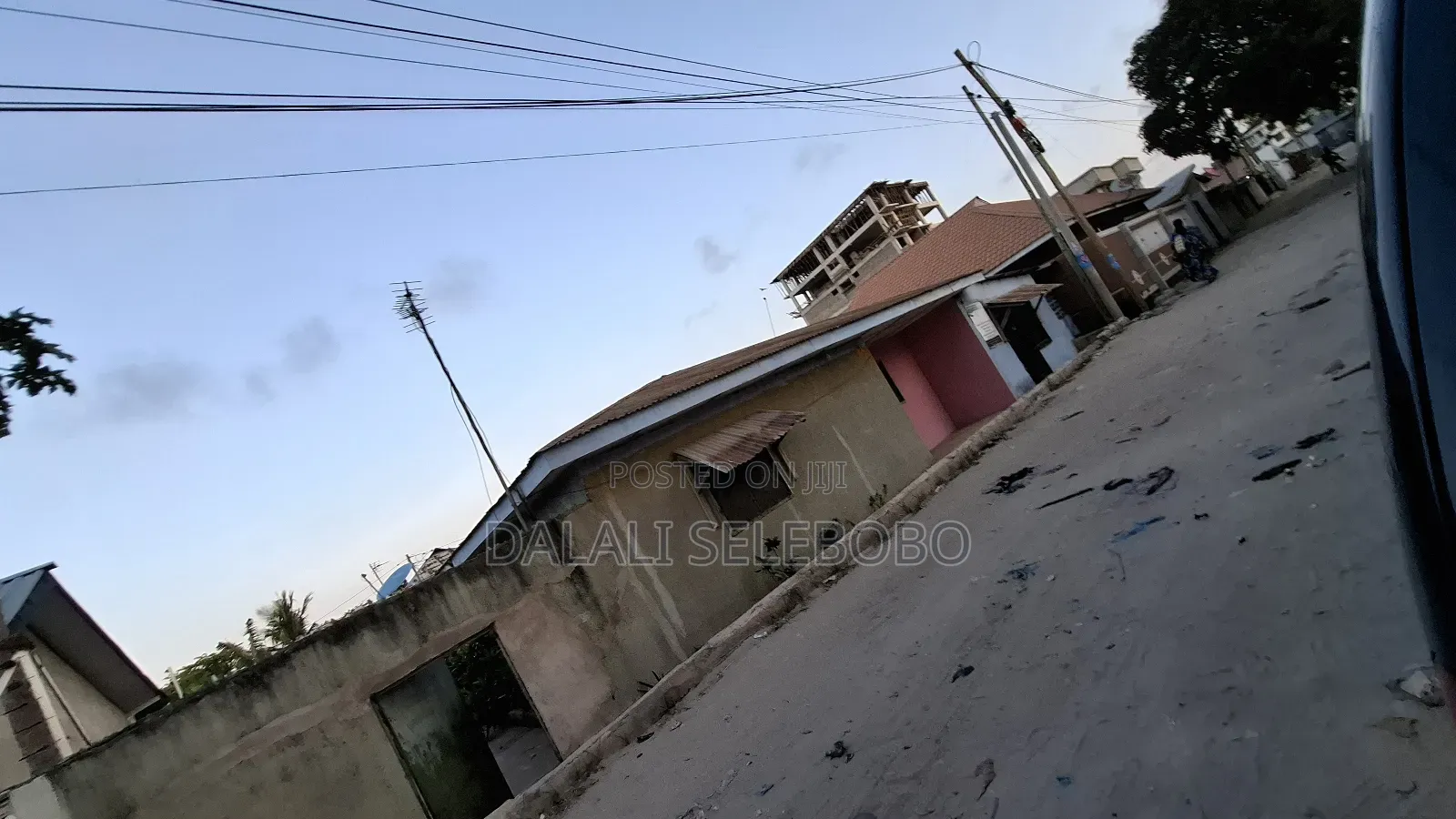 10bdrm Bungalow in Makumbusho Bus Stop, Kinondoni for sale