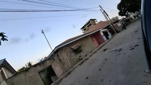 10bdrm Bungalow in Makumbusho Bus Stop, Kinondoni for sale