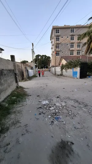 10bdrm Bungalow in Makumbusho Bus Stop, Kinondoni for sale