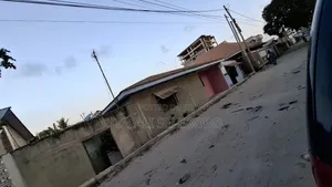 10bdrm Bungalow in Makumbusho Bus Stop, Kinondoni for sale
