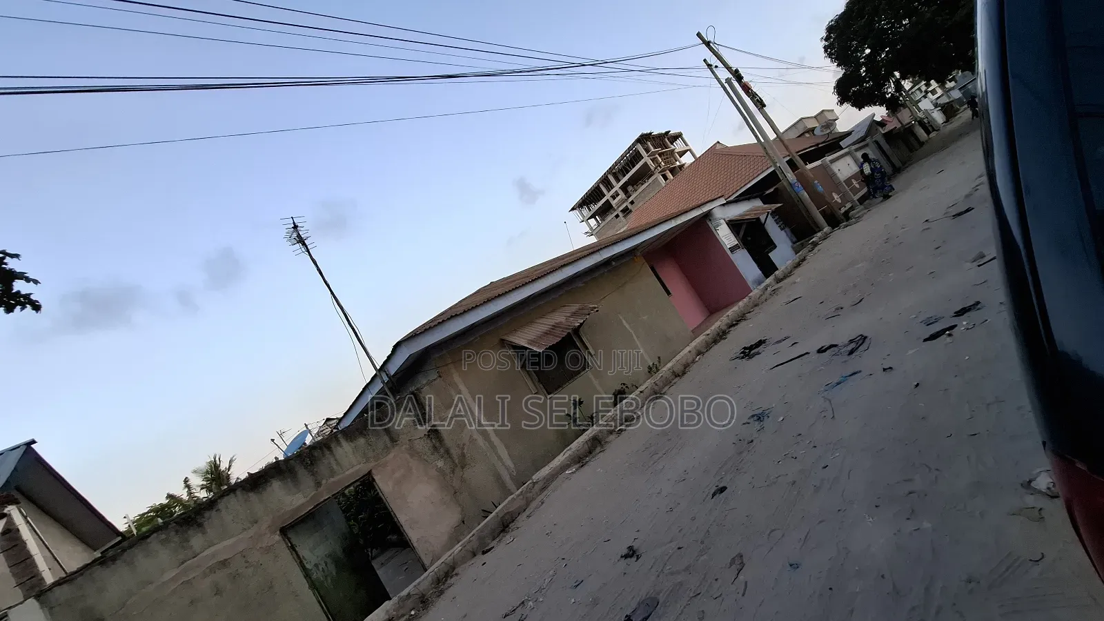 10bdrm Bungalow in Makumbusho Bus Stop, Kinondoni for sale