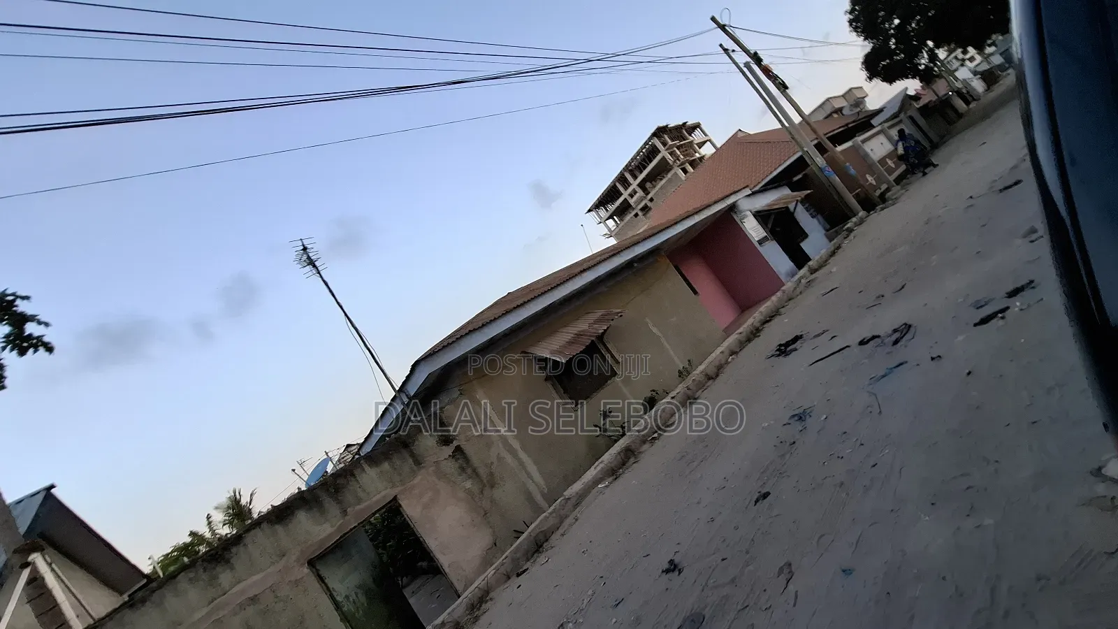 10bdrm Bungalow in Makumbusho Bus Stop, Kinondoni for sale