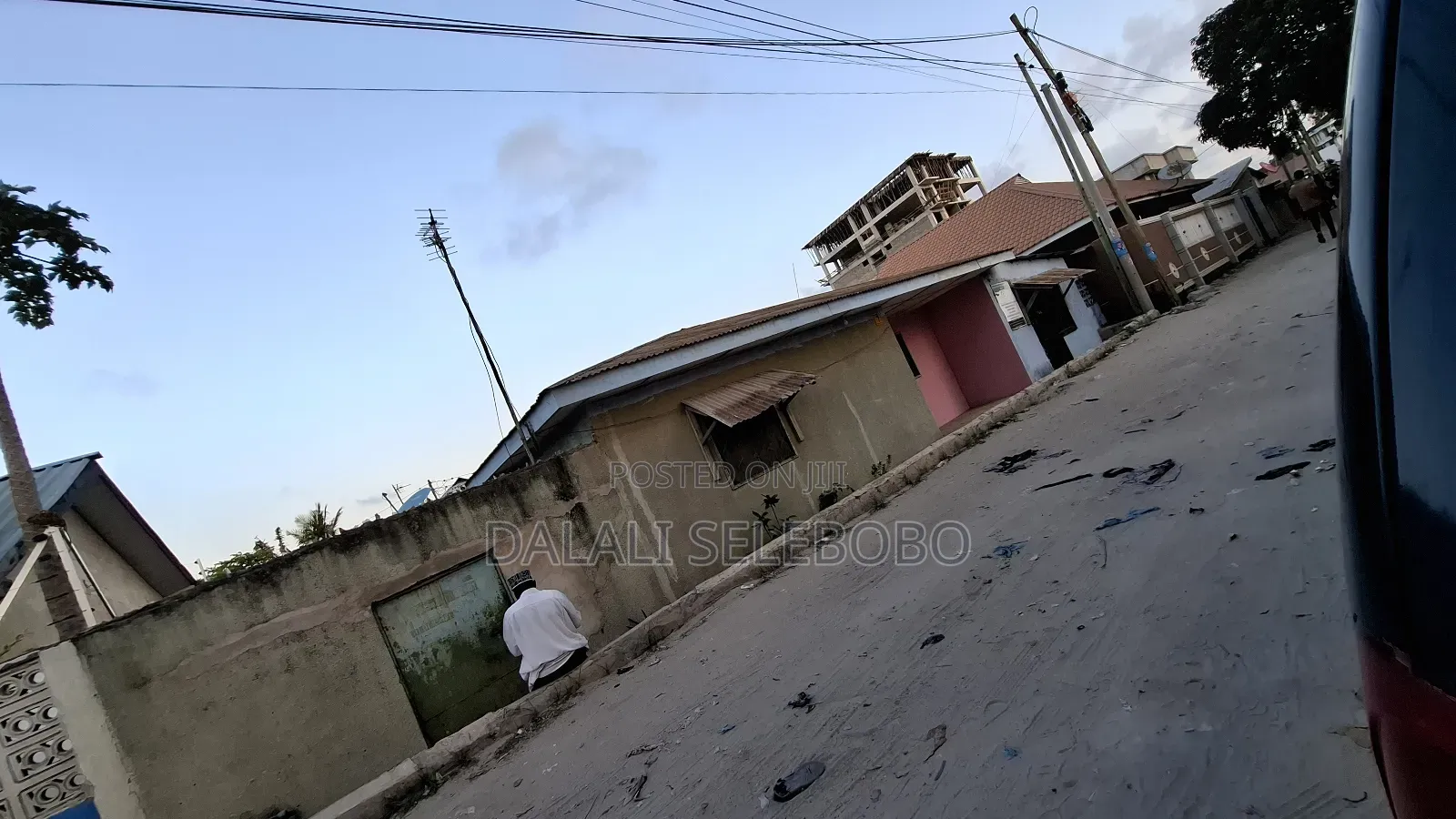 10bdrm Bungalow in Makumbusho Bus Stop, Kinondoni for sale