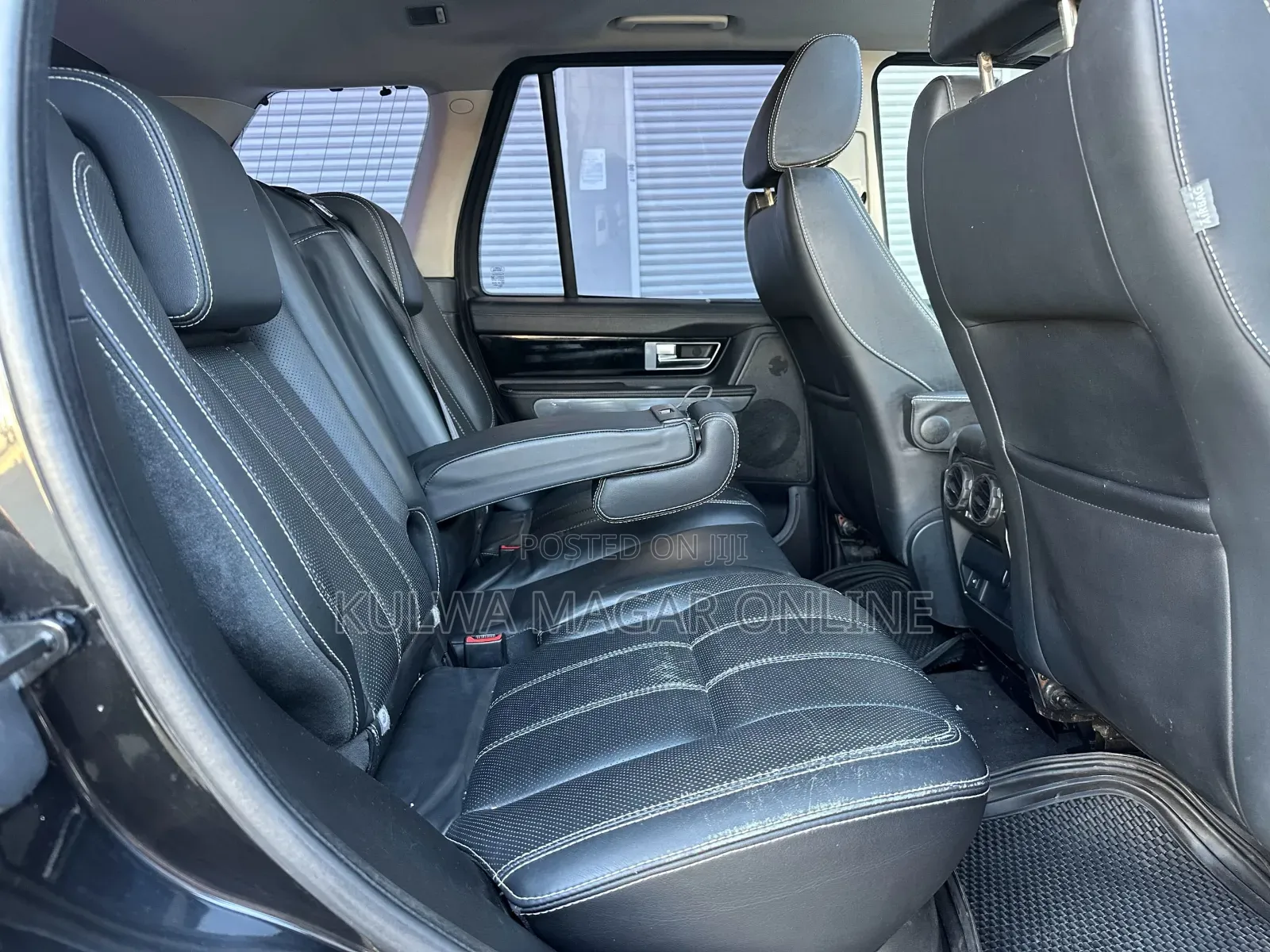 Land Rover Discovery 2011 Black
