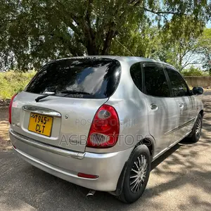 Toyota Duet 2004 Silver