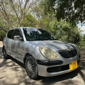 Toyota Duet 2004 Silver