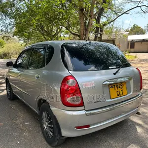 Toyota Duet 2004 Silver