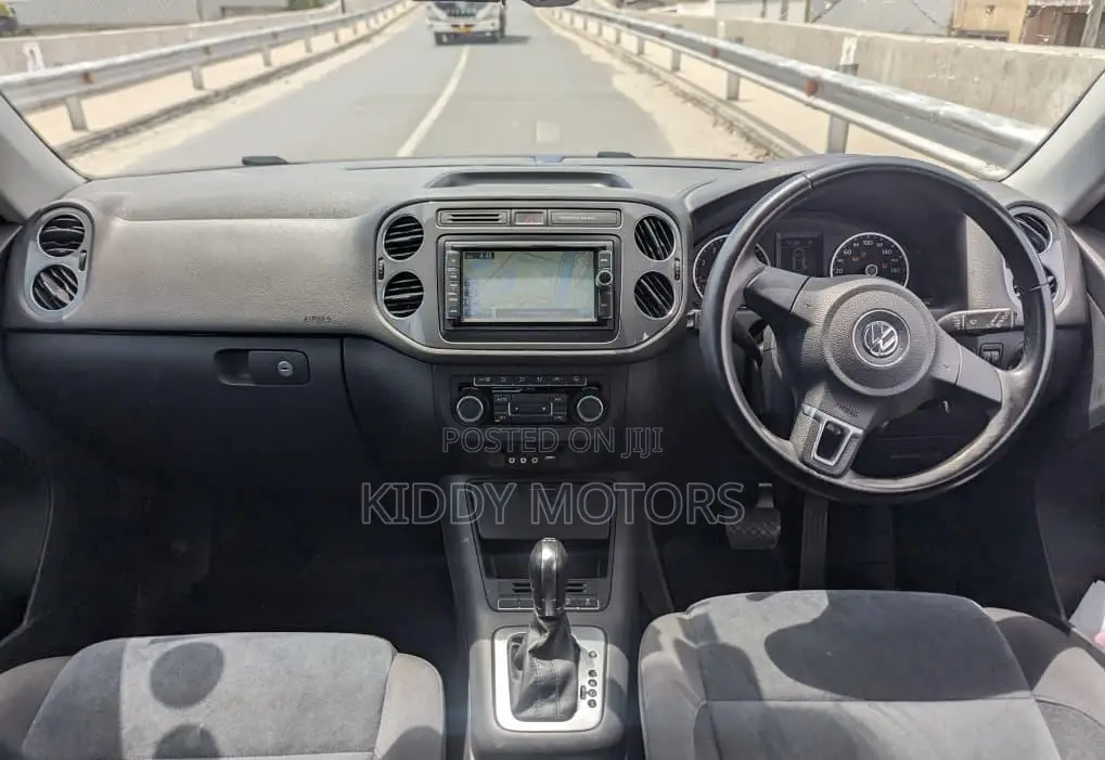 Volkswagen Tiguan 2011 Black