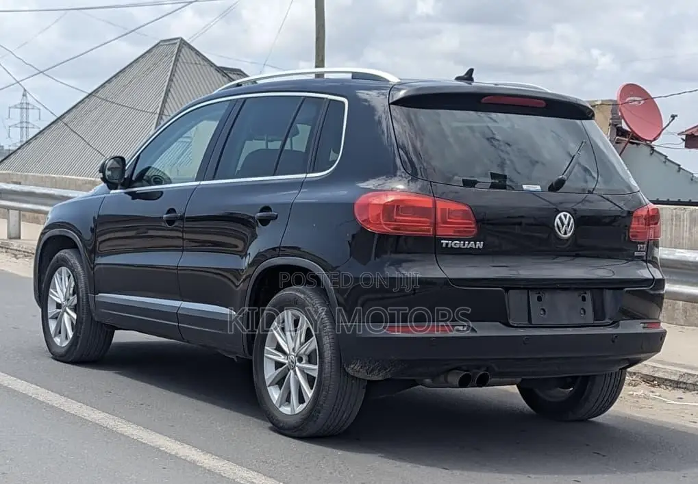 Volkswagen Tiguan 2011 Black