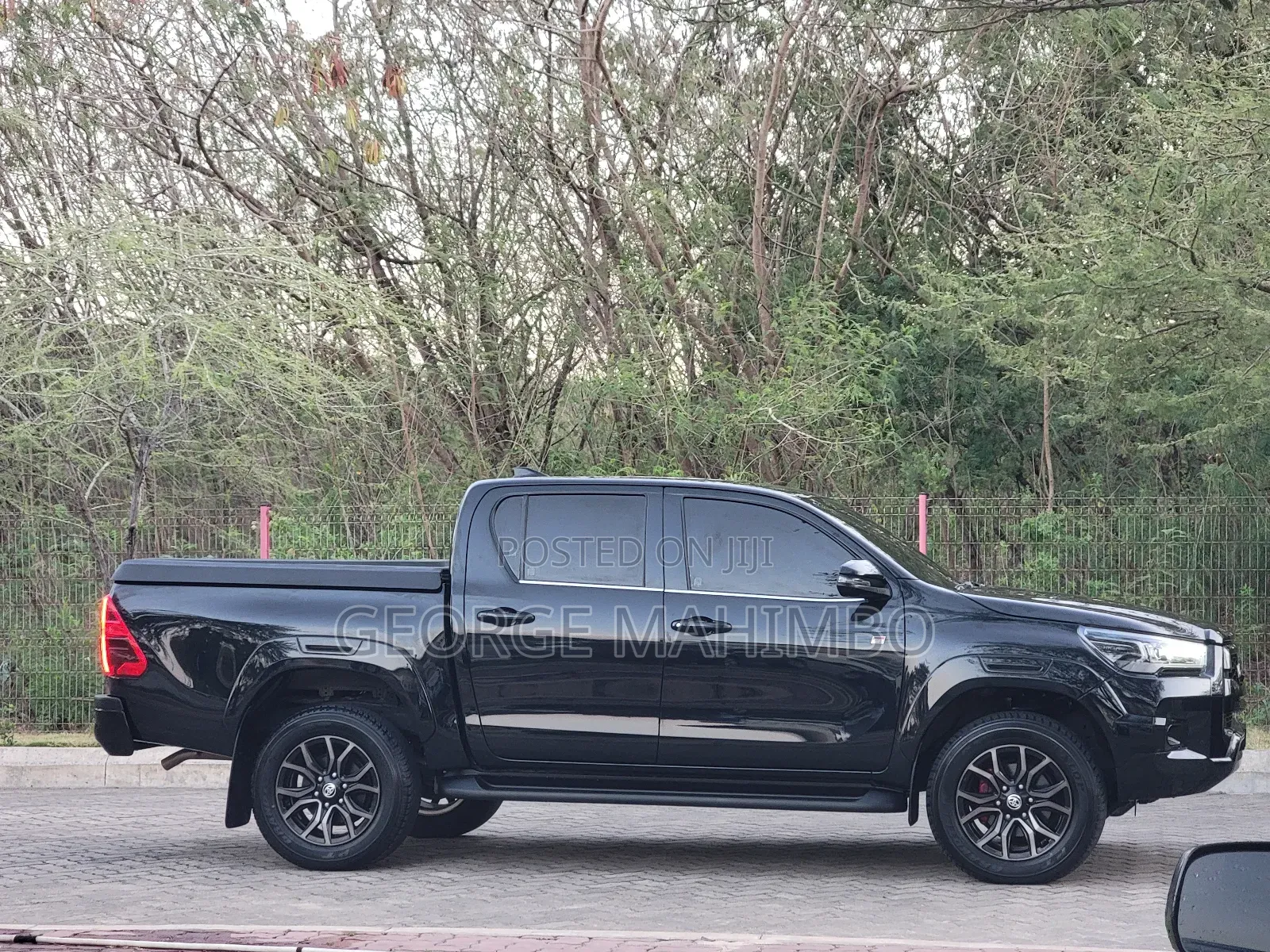 Toyota Hilux 2022 Black