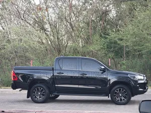 Toyota Hilux 2022 Black