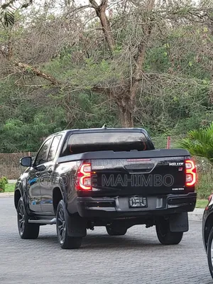 Toyota Hilux 2022 Black