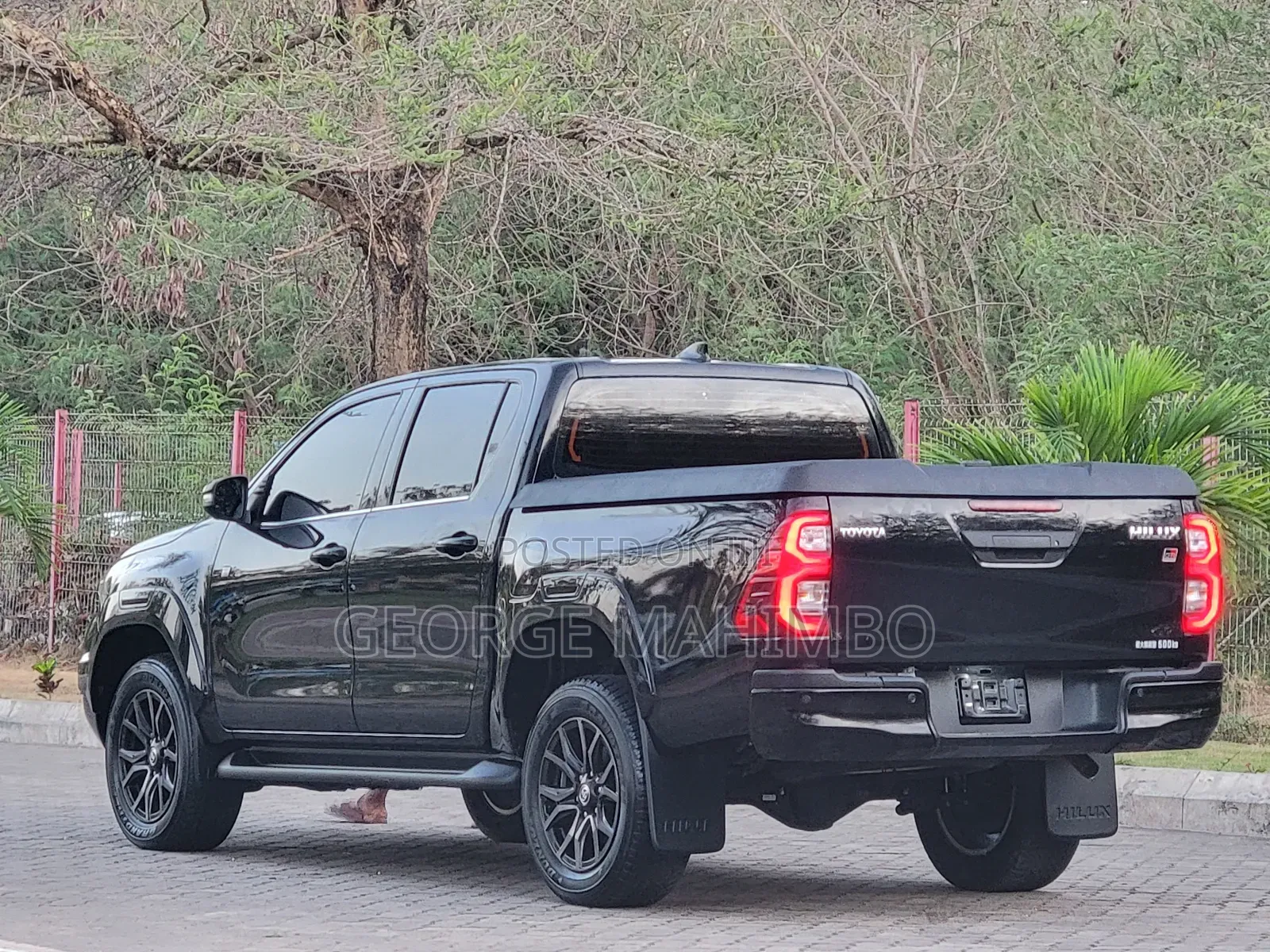 Toyota Hilux 2022 Black
