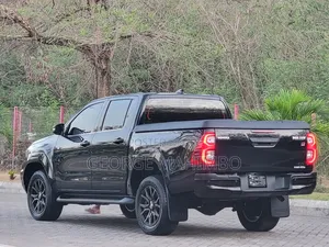 Toyota Hilux 2022 Black