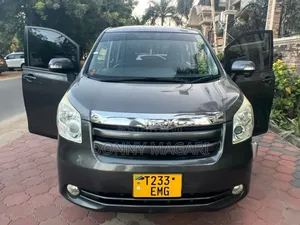 Toyota Noah 2007 Gray