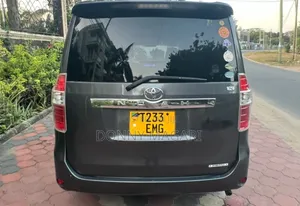 Toyota Noah 2007 Gray