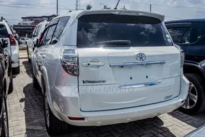 Toyota Vanguard 2012 White