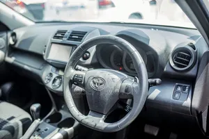 Toyota Vanguard 2012 White