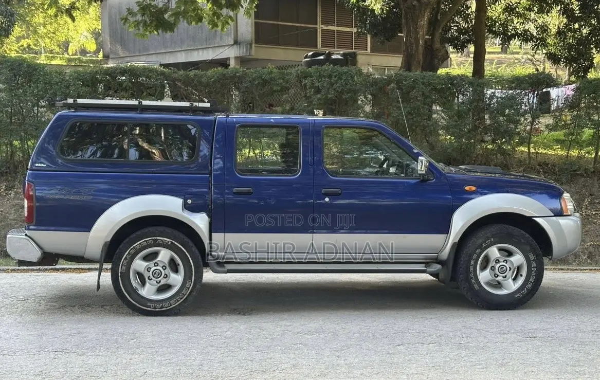 Nissan Navara 2003 Blue
