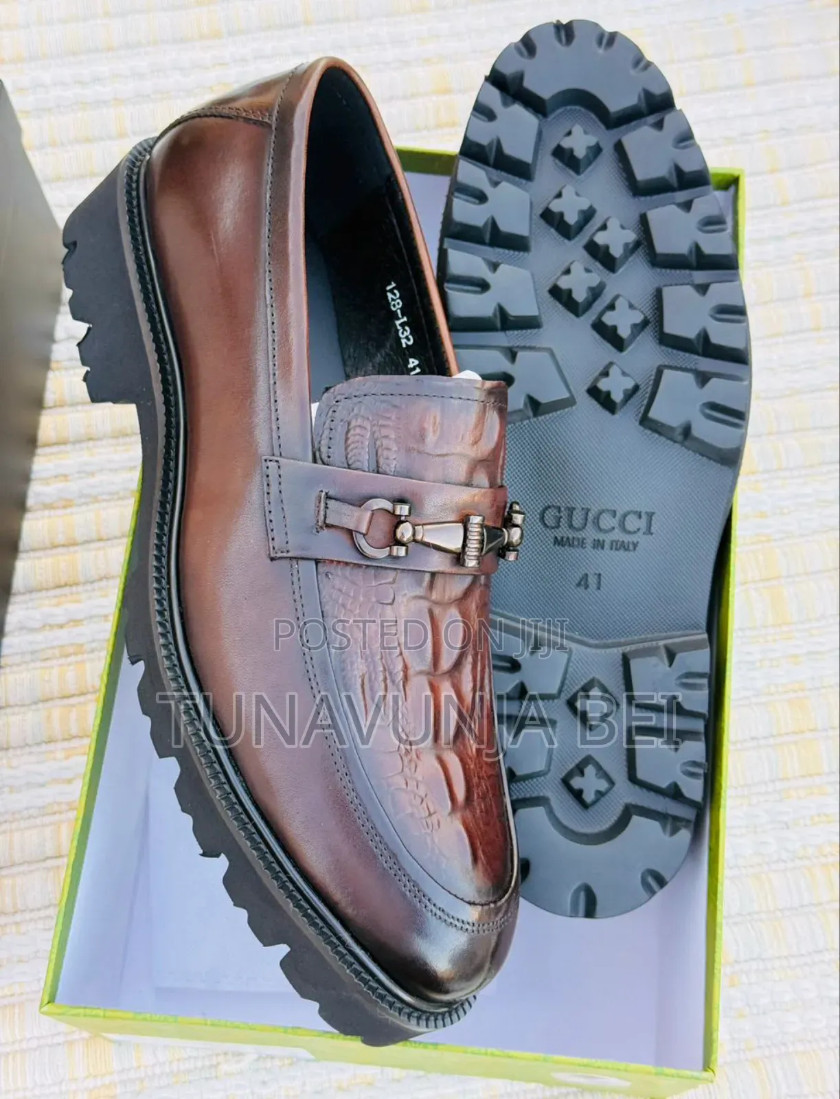 Brown Leather Shoes / Gucci Moccains