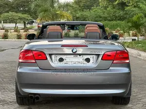 BMW 3 Series 323i RWD 2009 Gray