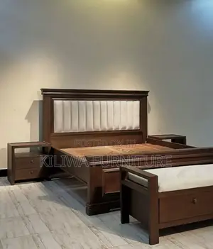 Kitanda Cha Mbao Ngumu Na Bedsides