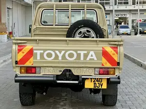 Toyota Land Cruiser 4.0 V6 GXR 2016 Beige