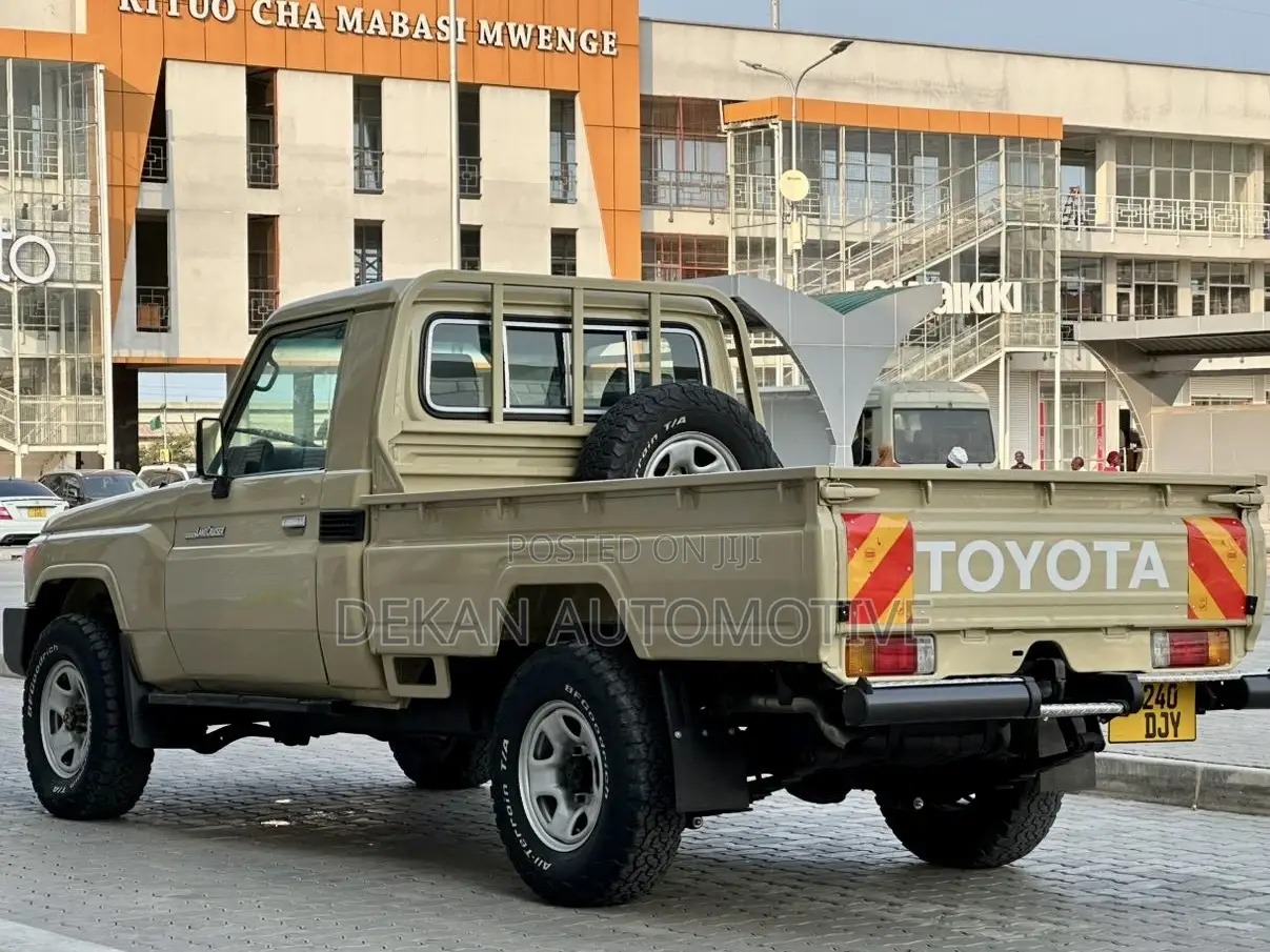 Toyota Land Cruiser 4.0 V6 GXR 2016 Beige