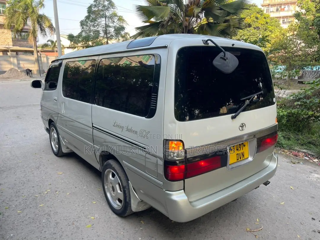 Toyota HiAce 2002 Silver