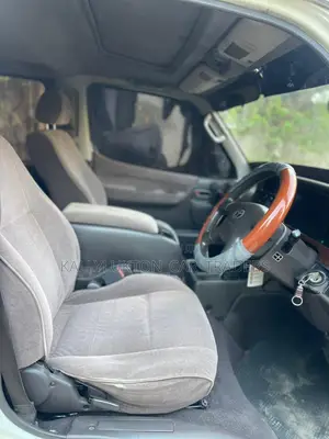 Toyota HiAce 2002 Silver